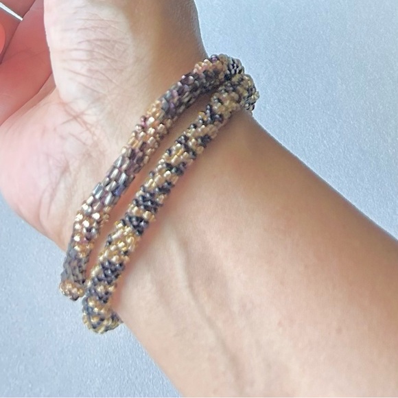 Roll On Glass Seed Bead Bracelet Set Gold and Black Beads 7” - Picture 4 of 5